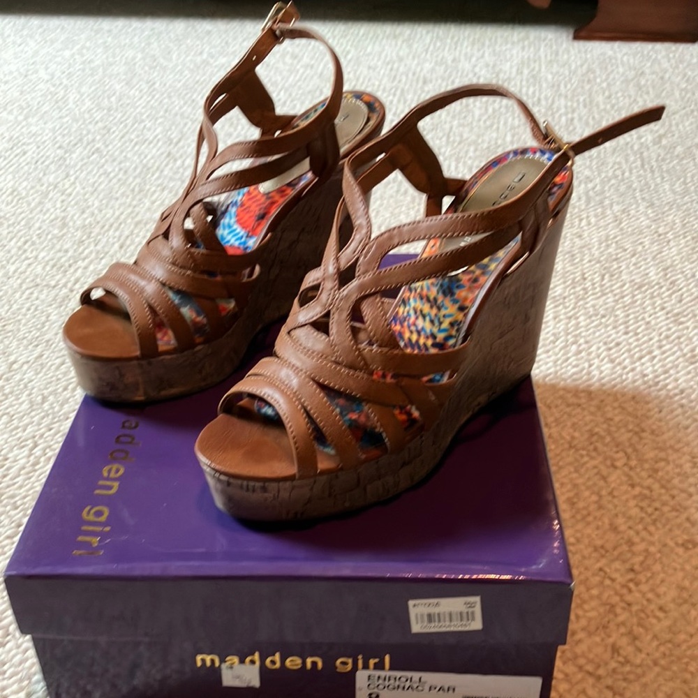Steve Madden wedge sandals 👡 for sale!